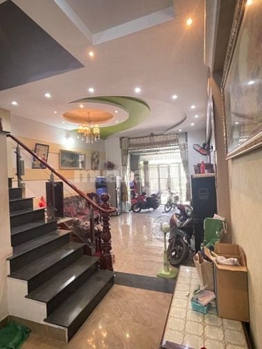 Bán Nhà lầu BTCT SHR chính chủ