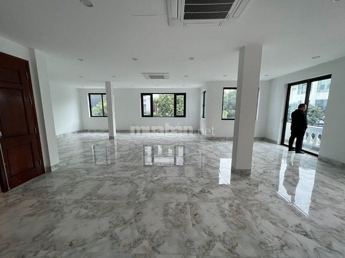 Cho thuê biệt thự Nguyễn Xiển:180m2, 6 tầng, thông sàn,thang máy 50tr
