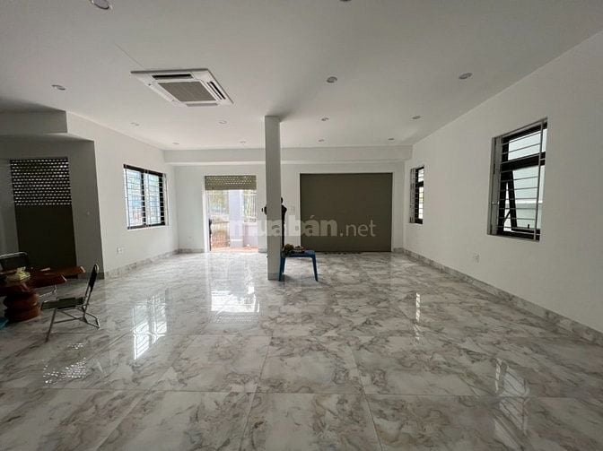 Cho thuê biệt thự Nguyễn Xiển:180m2, 6 tầng, thông sàn,thang máy 50tr