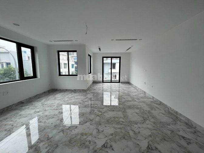Cho thuê biệt thự Nguyễn Xiển:180m2, 6 tầng, thông sàn,thang máy 50tr