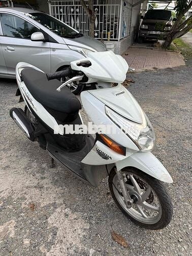 honda click. máy dữ êm ru. áo khá. chân zin.