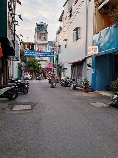 Hẻm nhựa 8m Võ Văn Tần (2 tầng; 3,2mx13m). Giá 9,4 tỷ 