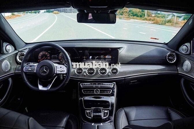 Mercedes E300 AMG 2019 - Đen Nội Thất Đen
