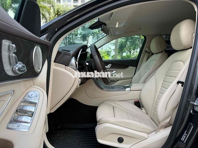 Mercedes GLC 200 4MATIC mới 99%