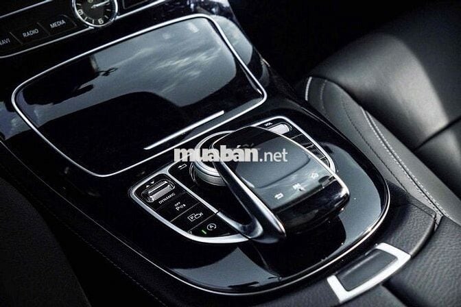Mercedes E300 AMG 2019 - Đen Nội Thất Đen