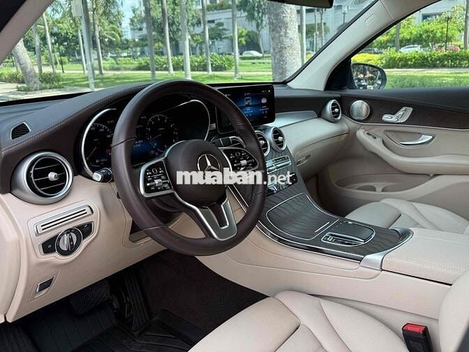 Mercedes GLC 200 4MATIC mới 99%