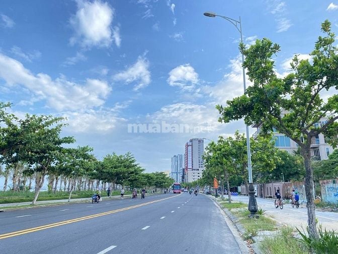 Bán Villa 4 tầng - 3 mặt tiền 143m2 đường Hoàng Sa, Sơn Trà, Đà Nẵng