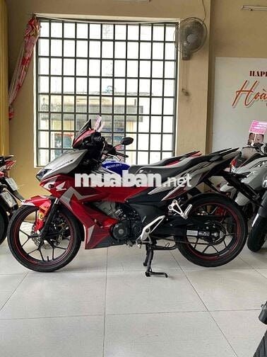 winer x . thắng abs . máy zin im . áo đẹp ko trầy