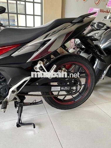 winer x . thắng abs . máy zin im . áo đẹp ko trầy
