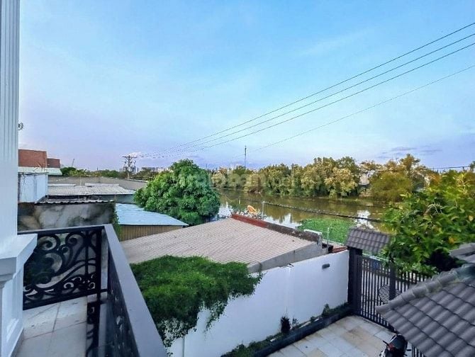 Biệt Thự View Sông, 02 tầng, DT 7x38m