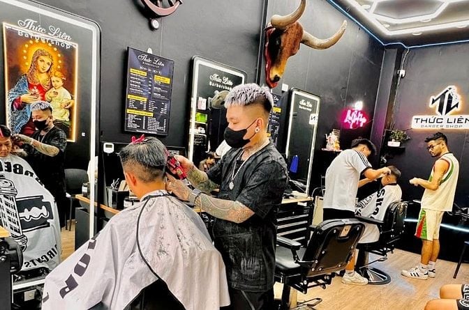 SANG BARBER TÓC NAM ĐANG HOẠT ĐỘNG KHÁCH QUEN CÓ SẴN TẠI BẠCH MAI