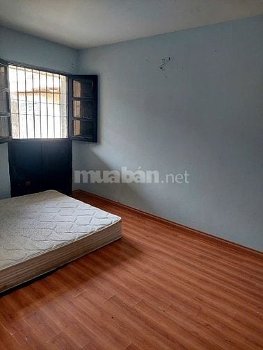 Cho thuê căn hộ tầng 3 phố Nguyễn Công Hoan Ba Đình 