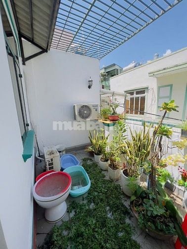 Nhà nguyên căn 4 x 15 đúc lầu nguyễn văn công p3 GV gần bệnh viện 175,