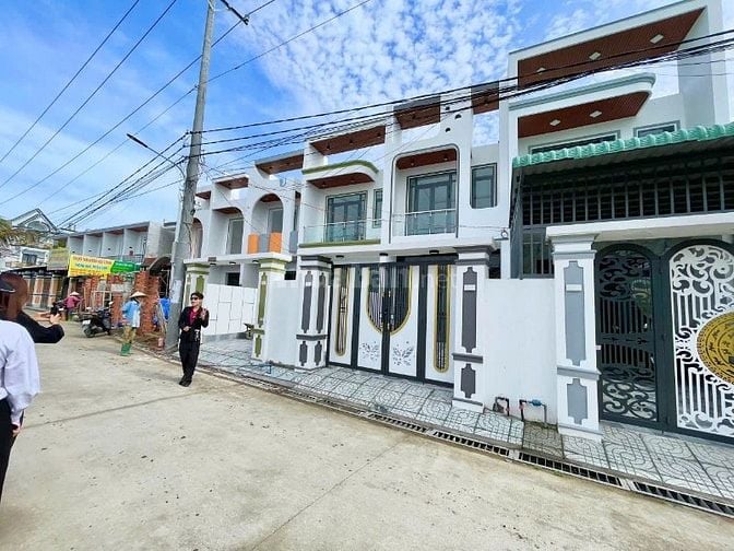 NHÀ MỚI XÂY GẦN KCN CẦU TRÀM - CÓ SÂN TRƯỚC SÂN SAU - 3 TỶ HƠN TÍ!!