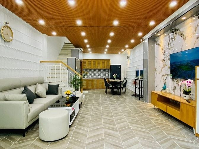 Nhà 4,7 x 9 đúc 1 trệt 1 lững 2 lầu sân thượng hẻm xe hơi thống nhấP16