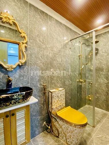 Nhà 4,7 x 9 đúc 1 trệt 1 lững 2 lầu sân thượng hẻm xe hơi thống nhấP16
