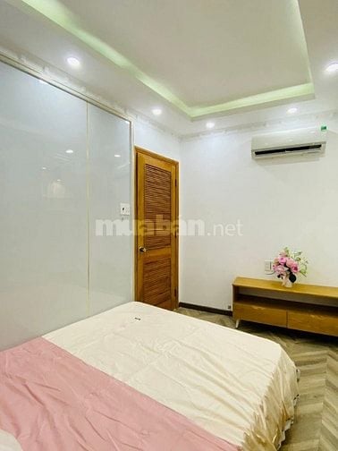 Nhà 4,7 x 9 đúc 1 trệt 1 lững 2 lầu sân thượng hẻm xe hơi thống nhấP16