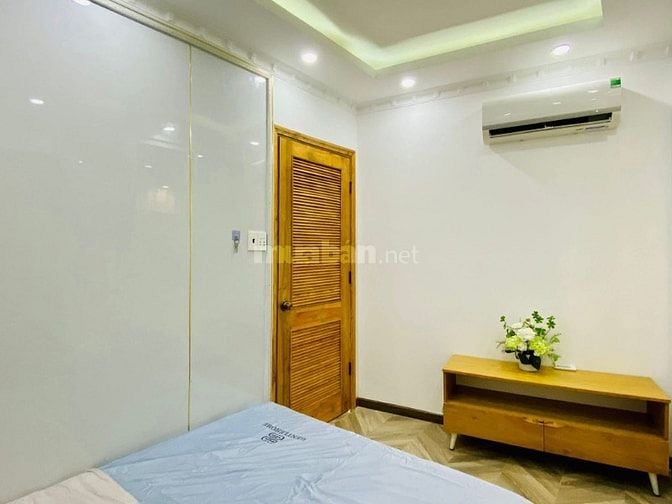 Nhà 4,7 x 9 đúc 1 trệt 1 lững 2 lầu sân thượng hẻm xe hơi thống nhấP16