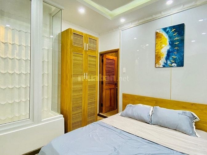 Nhà 4,7 x 9 đúc 1 trệt 1 lững 2 lầu sân thượng hẻm xe hơi thống nhấP16