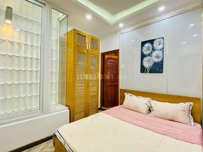 Nhà 4,7 x 9 đúc 1 trệt 1 lững 2 lầu sân thượng hẻm xe hơi thống nhấP16