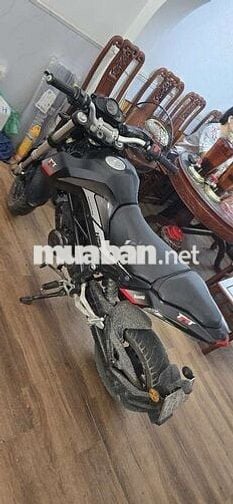 Benelli 125 côn tay