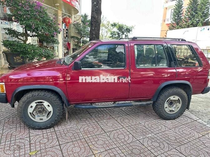 Nissan Pathfinder 1990 - 200000 km