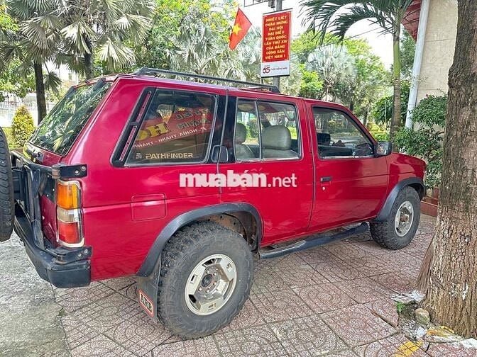 Nissan Pathfinder 1990 - 200000 km