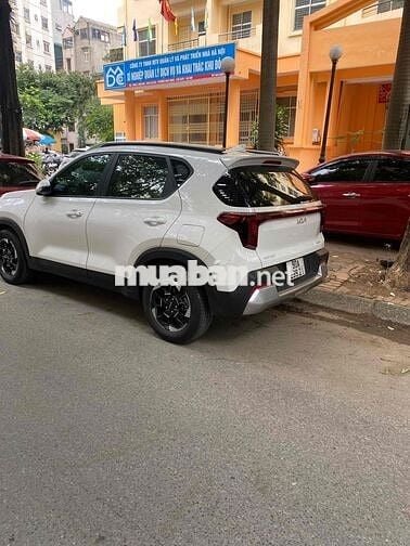 Kia Sonet 2024 Luxury 1.5 AT - 4400 km zi 100%