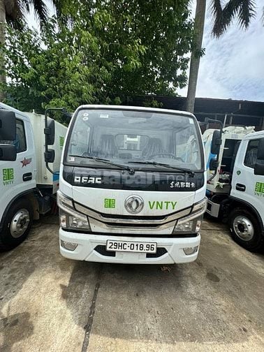 nhân viên lái xe vệ sinh môi trường
