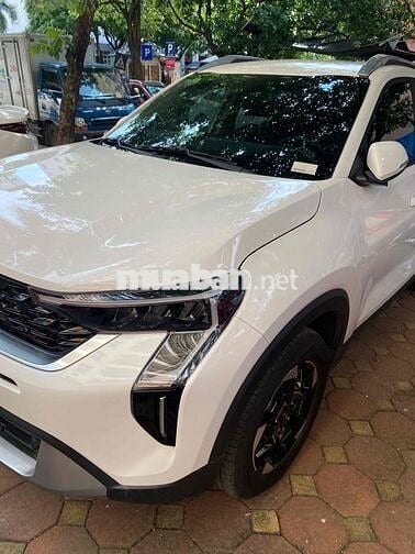 Kia Sonet 2024 Luxury 1.5 AT - 4400 km zi 100%
