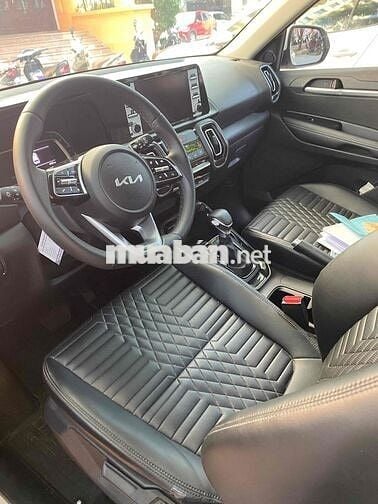 Kia Sonet 2024 Luxury 1.5 AT - 4400 km zi 100%