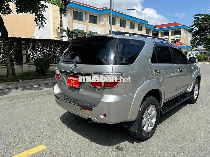 Toyota Fortuner 2010 2.7V 4x4 AT -