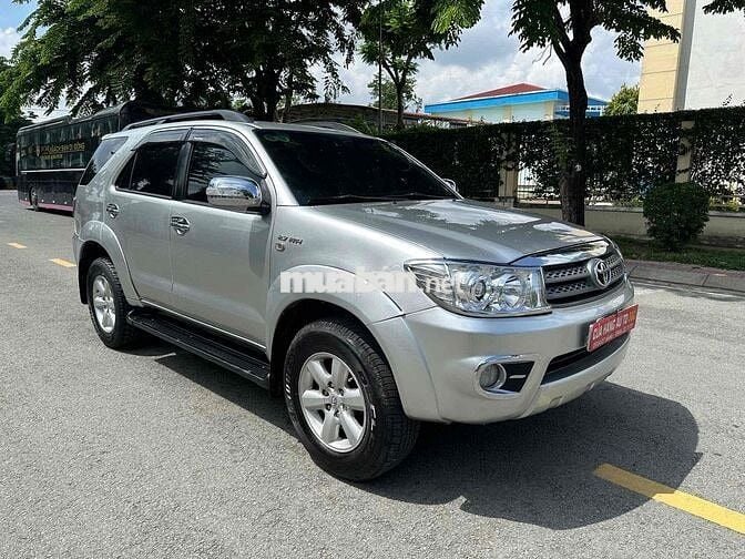 Toyota Fortuner 2010 2.7V 4x4 AT -