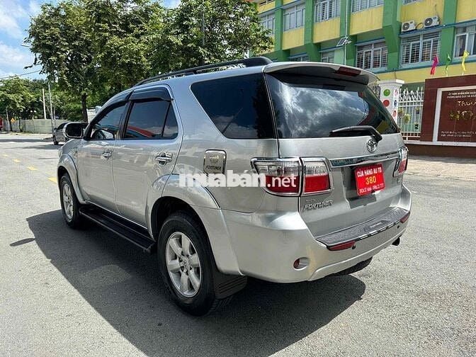 Toyota Fortuner 2010 2.7V 4x4 AT -