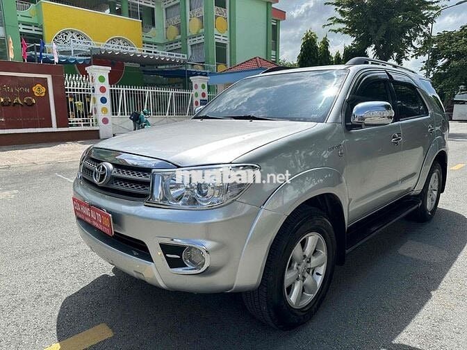 Toyota Fortuner 2010 2.7V 4x4 AT -
