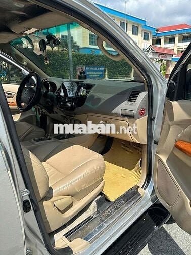 Toyota Fortuner 2010 2.7V 4x4 AT -
