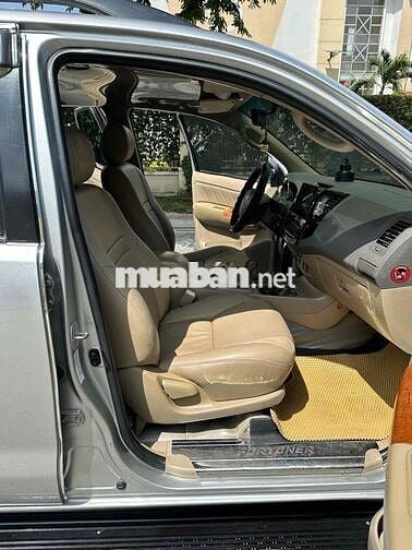 Toyota Fortuner 2010 2.7V 4x4 AT -