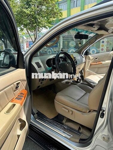 Toyota Fortuner 2010 2.7V 4x4 AT -