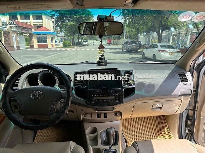Toyota Fortuner 2010 2.7V 4x4 AT -