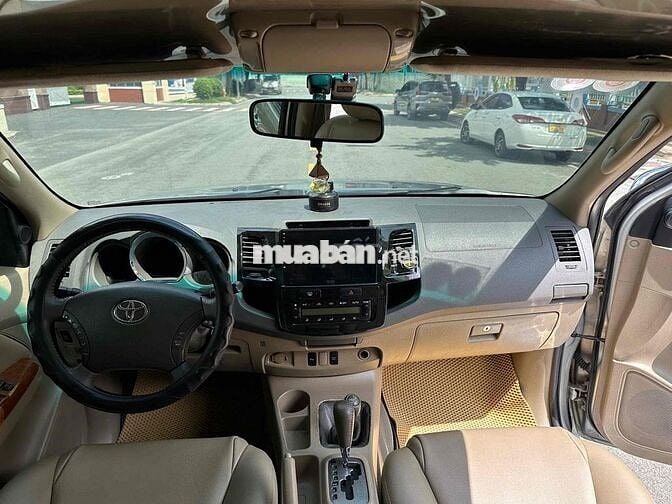 Toyota Fortuner 2010 2.7V 4x4 AT -