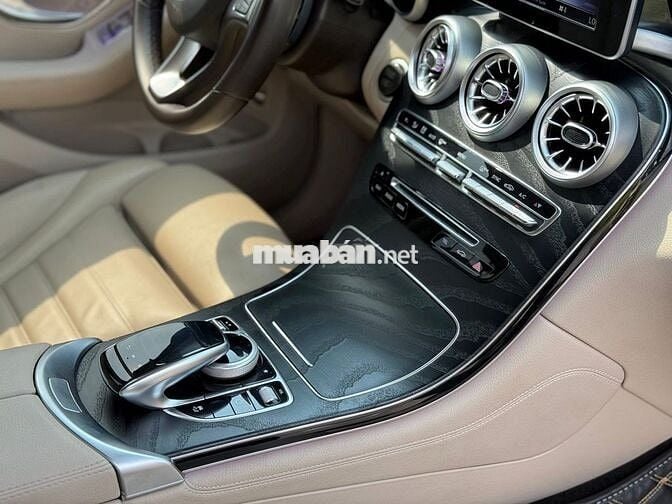 MERCEDES GLC300 4MATIC 2018 Trắng.Kem Đẹp Nhất HN