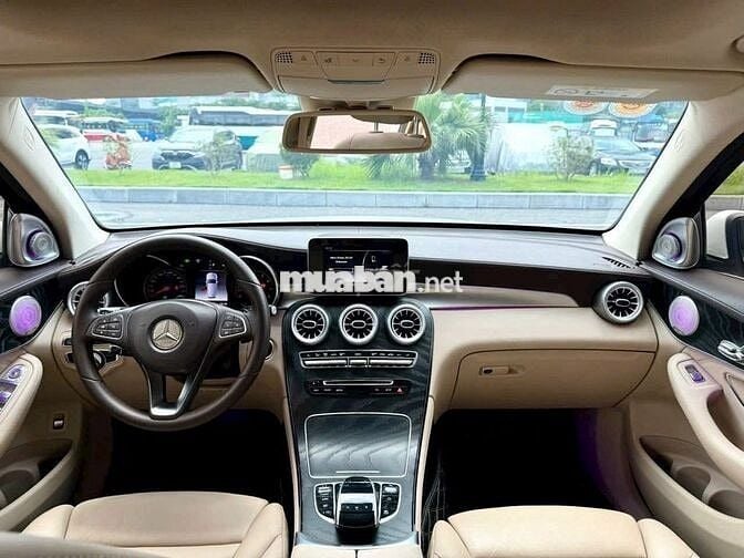 MERCEDES GLC300 4MATIC 2018 Trắng.Kem Đẹp Nhất HN