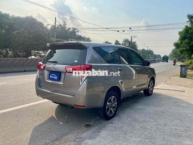 Toyota Innova 2022 E 2.0 MT - 54000 km