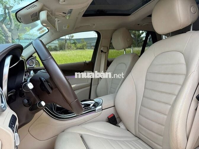 MERCEDES GLC300 4MATIC 2018 Trắng.Kem Đẹp Nhất HN