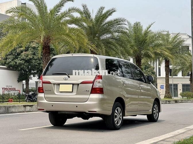 Toyota Innova 2.0G 2016 số tự động màu vàng cát
