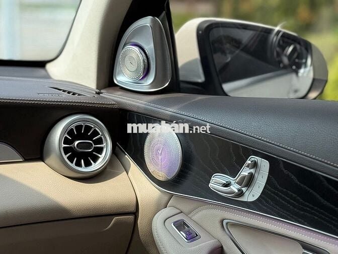 MERCEDES GLC300 4MATIC 2018 Trắng.Kem Đẹp Nhất HN