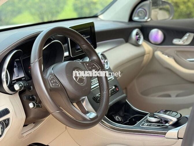 MERCEDES GLC300 4MATIC 2018 Trắng.Kem Đẹp Nhất HN