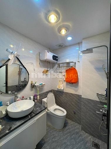 Võng Thị THỤY KHUÊ_ 35m²_ Căn góc 2 mặt thoáng_ 50m ra mặt Hồ Tây !