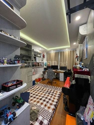 Võng Thị THỤY KHUÊ_ 35m²_ Căn góc 2 mặt thoáng_ 50m ra mặt Hồ Tây !