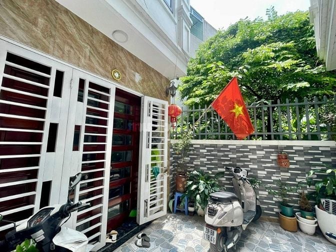 Võng Thị THỤY KHUÊ_ 35m²_ Căn góc 2 mặt thoáng_ 50m ra mặt Hồ Tây !